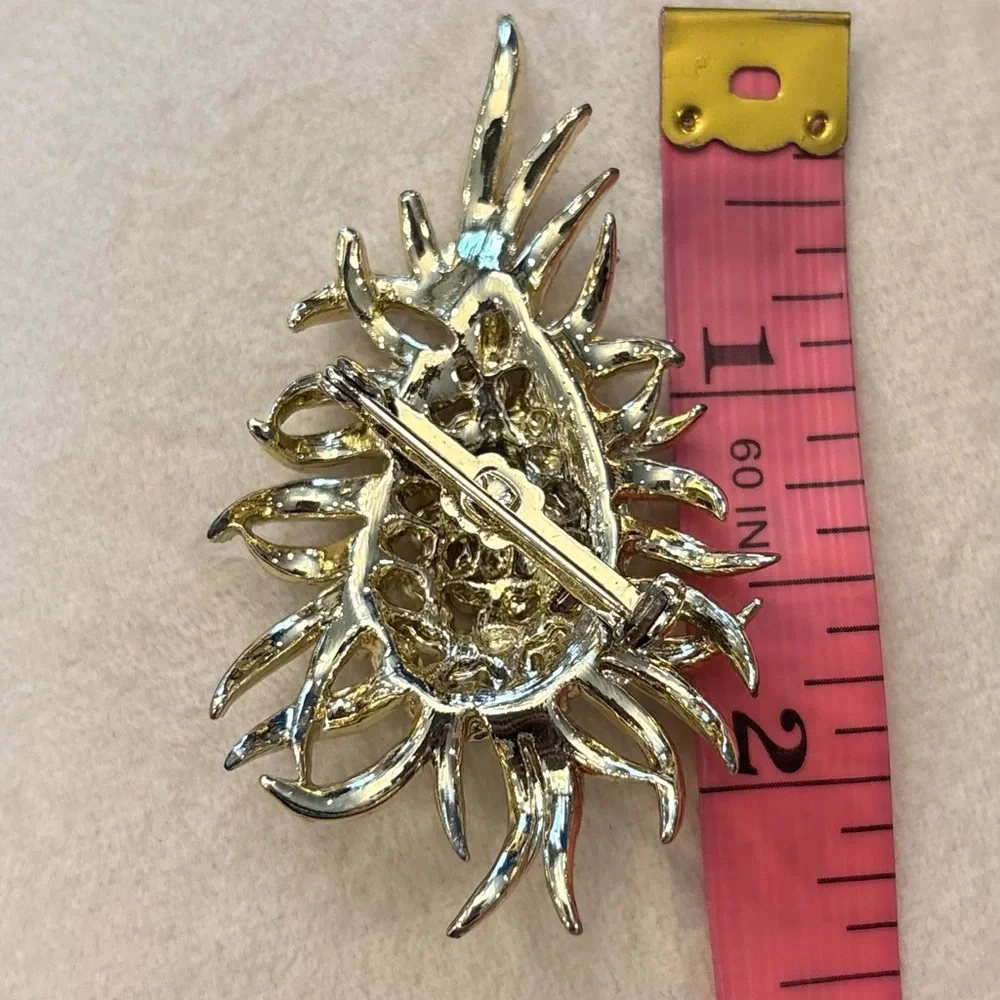Aurora Borealis Rhinestones Brooch Gold Tone Pin Wild Floral Dramatic Glam‎